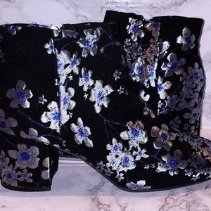 SO Navy Floral Bootie Sz 10